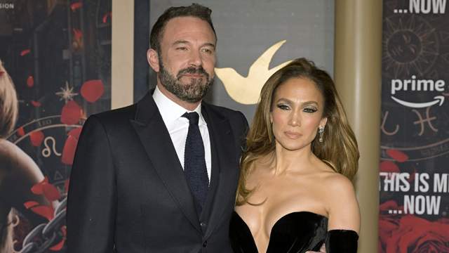 Салауатты үштік секс Ішінде шашы бар порно